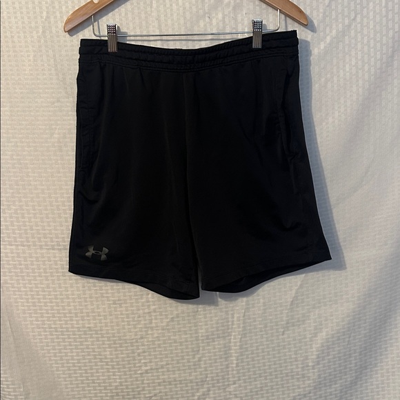 #508 Under Armour Men's Athletic Black Shorts - Picture 1 of 4